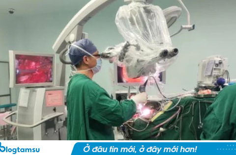 Chàng trai 26 tuổi phát hiện “BOM nổ chậm” trong não nhờ 1 khó chịu người hay dùng điện thoại, máy tính “gặp như cơm bữa”