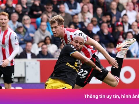 Quyết định gây tranh cãi ở trận thua của MU