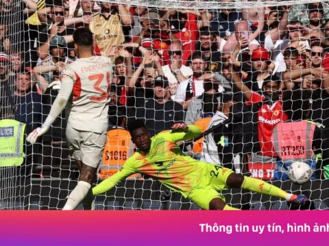 Cuộc tái ngộ thú vị cách derby Manchester hơn 3.000 km