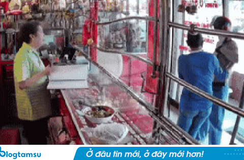 Đi bán nhẫn vàng thì gặp cướp, người phụ nữ bất ngờ trở thành con tin, video hiện trường gay cấn như phim