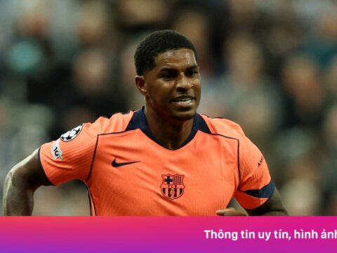 Fernandes, Sancho kinh ngạc với Rashford