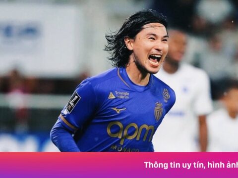 Minamino làm nên lịch sử ở Monaco