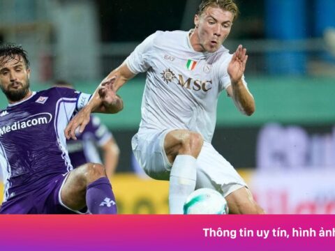 CĐV MU ngỡ ngàng với Hojlund