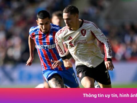 Wirtz bị chế nhạo là ‘điệp viên 007’