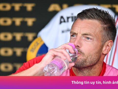 Vardy tạo cơn sốt