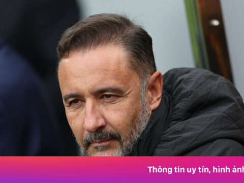 Đội chót bảng Premier League có động thái lạ