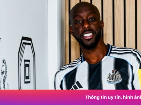 Vừa gia nhập Newcastle, tân binh bom tấn nghỉ vô thời hạn