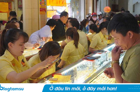 Giá vàng biến động, người mua vàng có thể vi phạm nếu không lưu ý quy định mới này