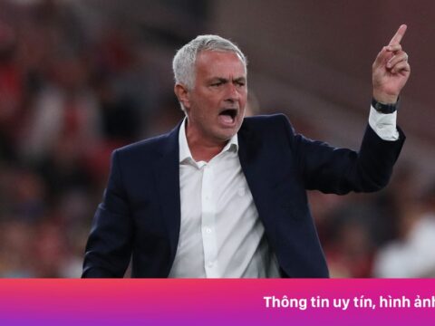 Khoảnh khắc gây sốt của Mourinho