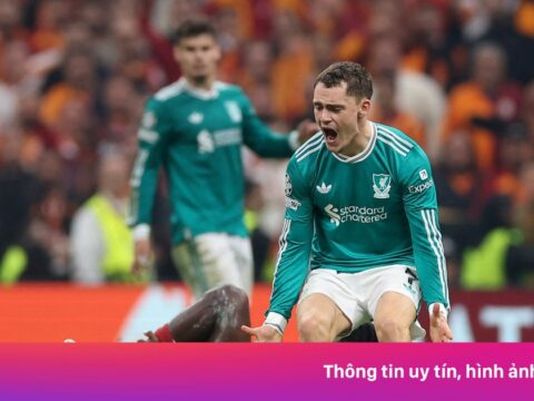 Rooney chỉ ra vết nứt của bom tấn 116 triệu bảng