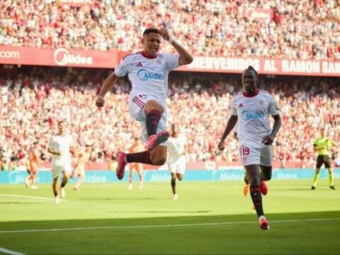 Barcelona 1-4 Sevilla: thất bại muối mặt, hụt hơi trong cuộc đua với Real Madrid