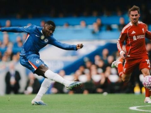 Liverpool thua đau Chelsea: Arne Slot và thảm họa bù giờ