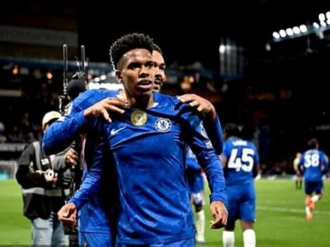 Chelsea nhấn chìm Liverpool trong khủng hoảng