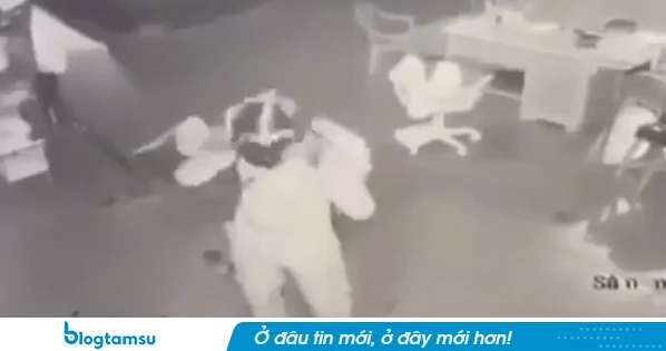 Vụ 3 người trong gia đình tử vong: Kẻ bịt mặt cầm súng rời khỏi hiện trường