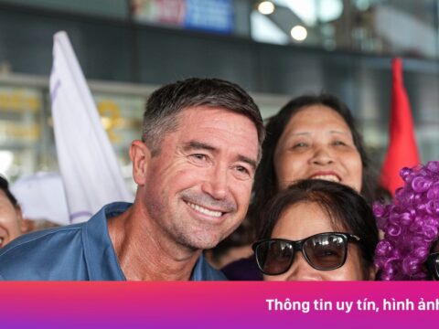 Harry Kewell được chào đón nồng nhiệt khi tới Hà Nội
