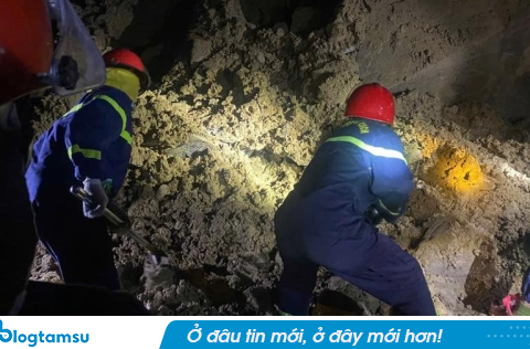 Vụ xe bán tải bị đất đá vùi lấp ở Lào Cai: 2 nạn nhân đã tử vong, 1 người vẫn mất tích