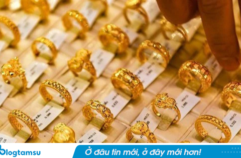 Giá vàng tăng gần gấp đôi từ đầu năm: Có nên tiếp tục mua vào lúc này?