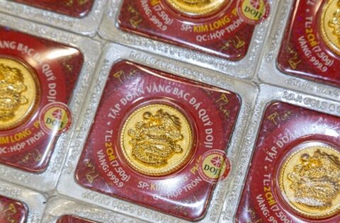 Giá vàng hôm nay 2/10: Tiếp tục trụ trên mức cao