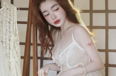 Elly Trần diện váy gợi cảm, khẳng định sức hút chưa bao giờ giảm nhiệt dù đã gần U50