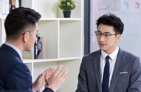 Người EQ thấp sẽ đáp “vâng ạ” khi sếp yêu cầu điều này, tưởng ngoan mà hoá… dại