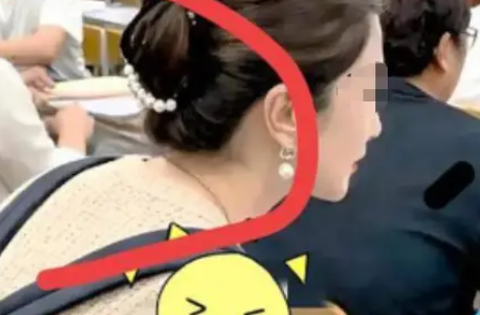 Bức ảnh khiến nhiều người bất bình: Đã đến lúc một số phụ huynh nên bớt soi mói vô lý!