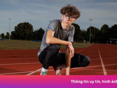 Thiếu niên 15 tuổi người Anh gây sốt với màn chạy 100 m như đang bay
