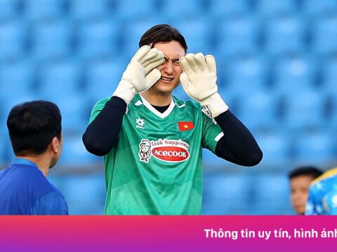 Thủ môn Đặng Văn Lâm ngỡ ngàng với bài tập lạ