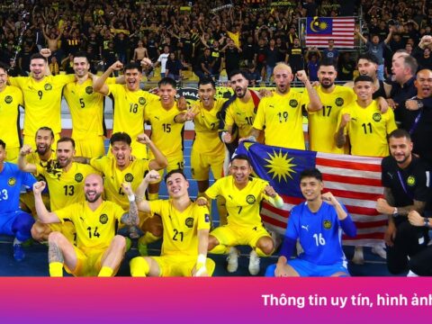 Malaysia bị lột trần trước thế giới bóng đá