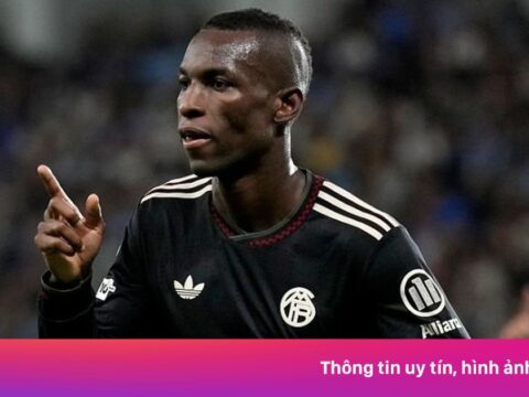 Nicolas Jackson ghi bàn đầu tiên cho Bayern