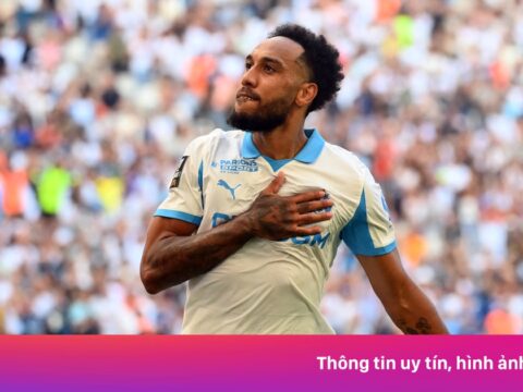 Bất ngờ với Aubameyang