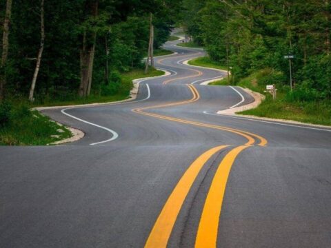 Người xưa nói: “Giàu không ở nhà to, nghèo không đi đường xa”, vì sao?