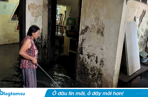 Ngôi nhà “đáng thương” giữa trung tâm Hà Nội: Gần 10 năm, cứ mưa là nhà ngập nước cống đen ngòm