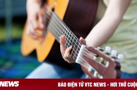 Đoạn nhạc hiệu hào hùng này gợi nhớ đến chương trình nào của VOV?