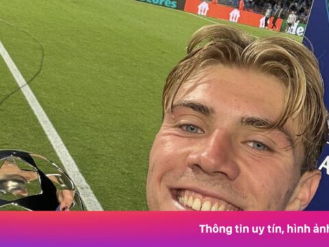 Màn ăn mừng gây sốt của Hojlund