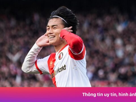 Tiền đạo Nhật Bản thăng hoa ở Hà Lan