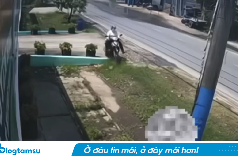 Trên đường đi đóng viện phí cho mẹ, người phụ lao xe vào cột điện, TV tại chỗ: 7 giây thương tâm