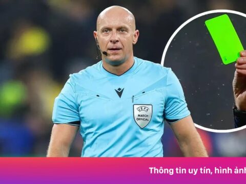 Thẻ xanh lần đầu được sử dụng trong bóng đá