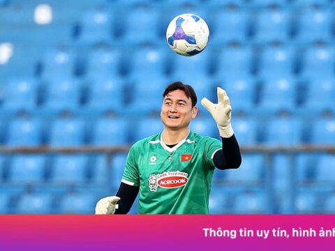 Đặng Văn Lâm hứa hỗ trợ đàn em Trung Kiên, Văn Việt