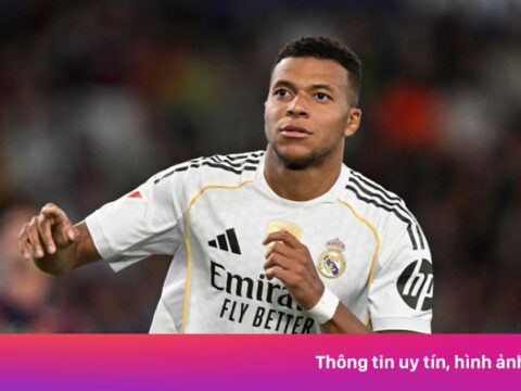 Mbappe sánh ngang Ronaldo